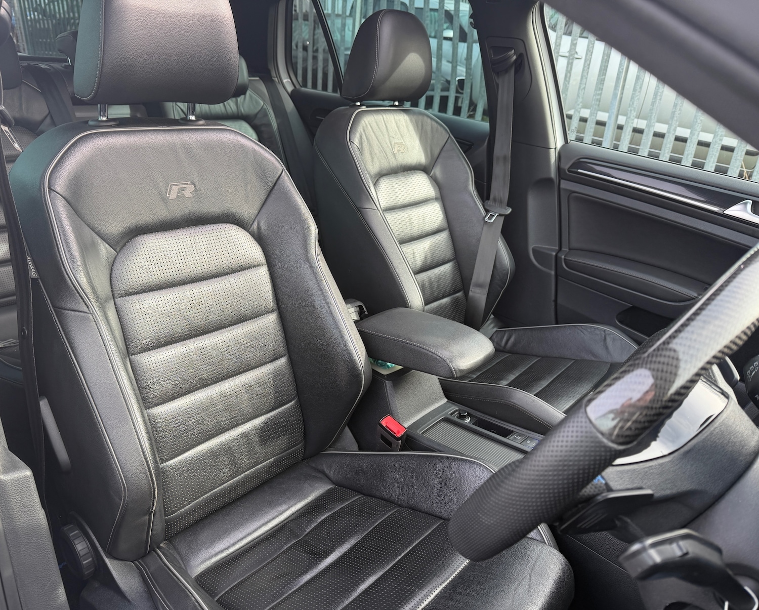 Used Volkswagen Golf 2017 for sale - 77632883: Photo 6