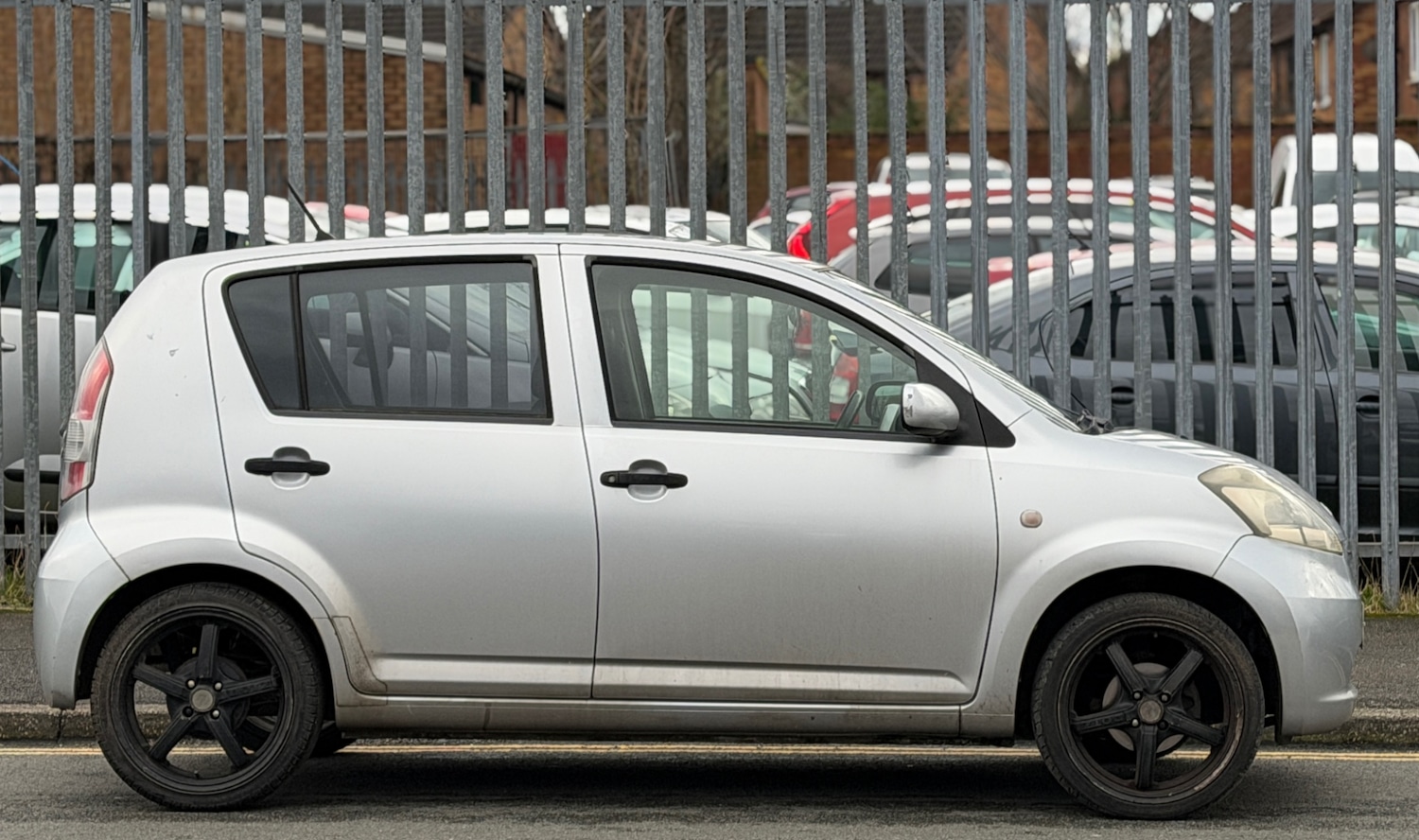 Used Daihatsu Sirion 2005 for sale - 77492815: Photo 2