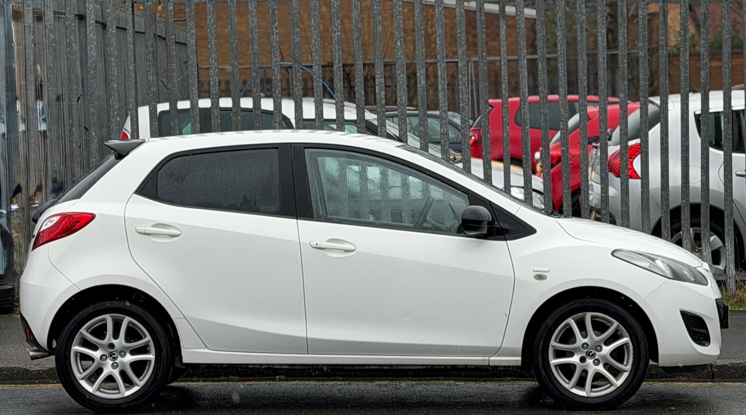 Used Mazda Mazda2 2014 for sale - 77459670: Photo 2
