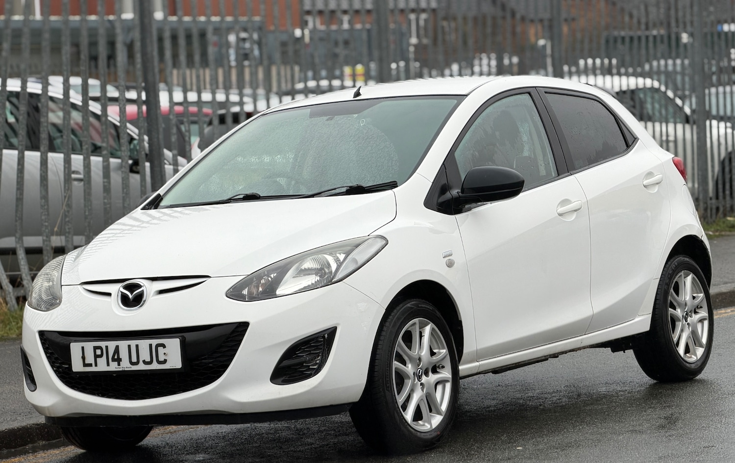 Used Mazda Mazda2 2014 for sale - 77459670: Photo 4