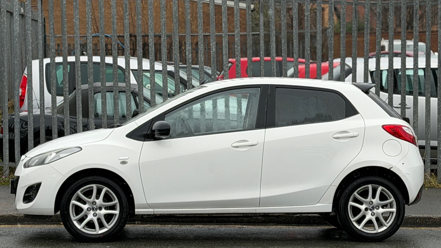 Used Mazda Mazda2 2014 for sale - 77459670: Photo 5