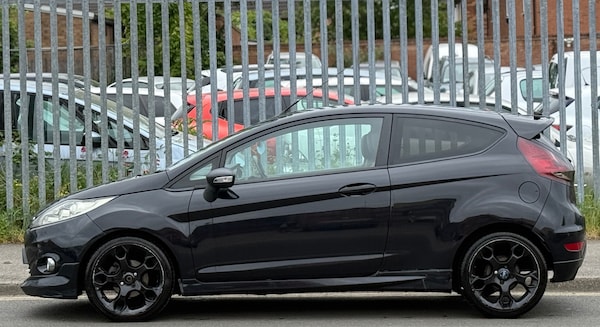Used Ford Fiesta 2011 for sale - 74664049: Photo 2