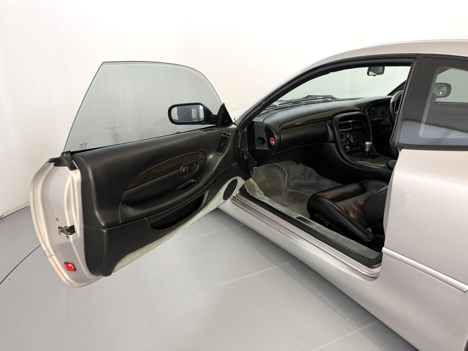 Used Aston Martin DB7 for sale - 77975447: Photo 8