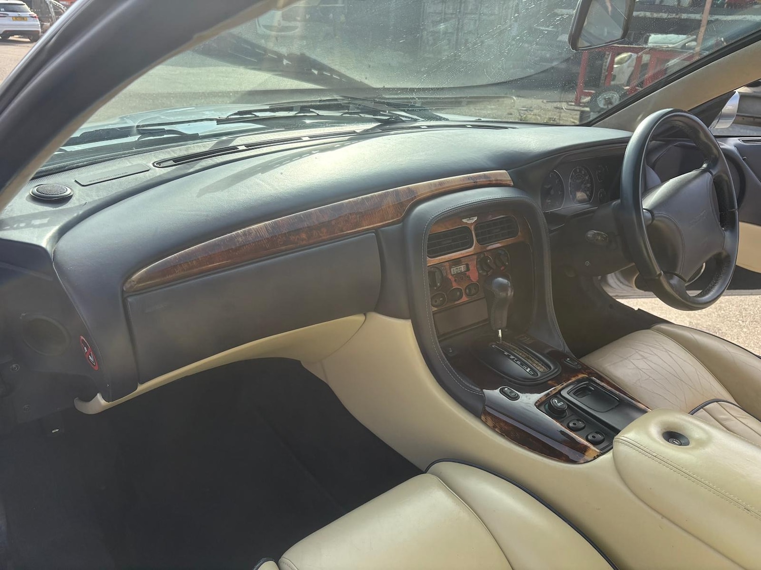 Used Aston Martin DB7 1998 for sale - 76045626: Photo 11