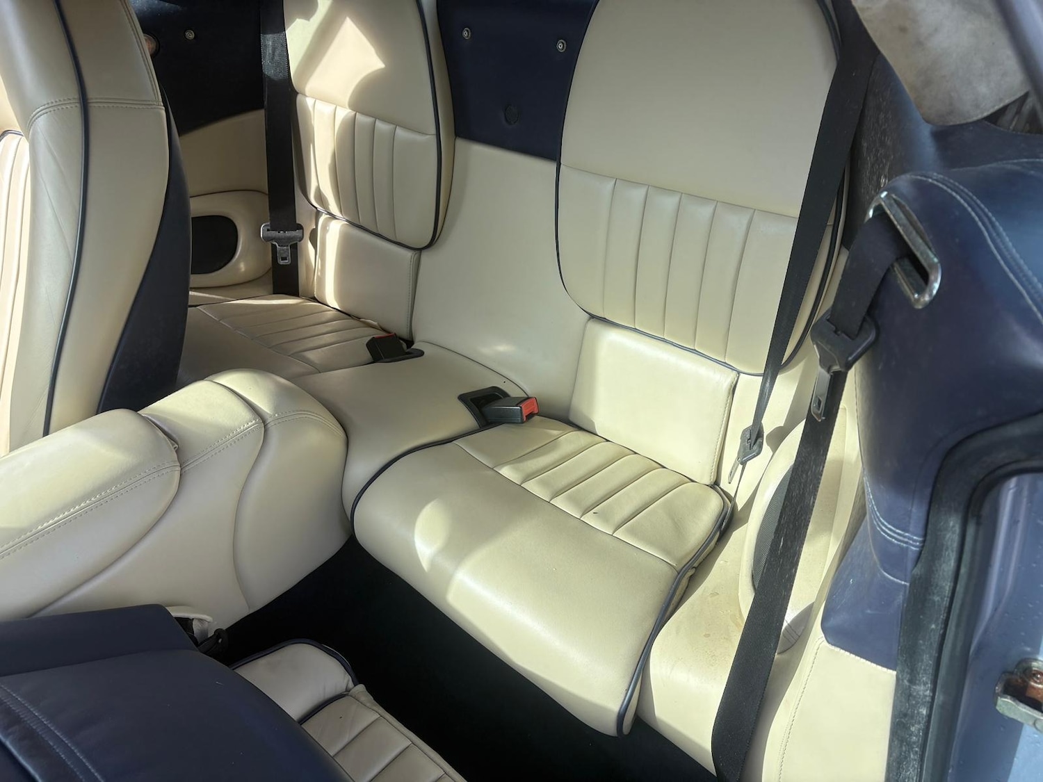 Used Aston Martin DB7 1998 for sale - 76045626: Photo 16