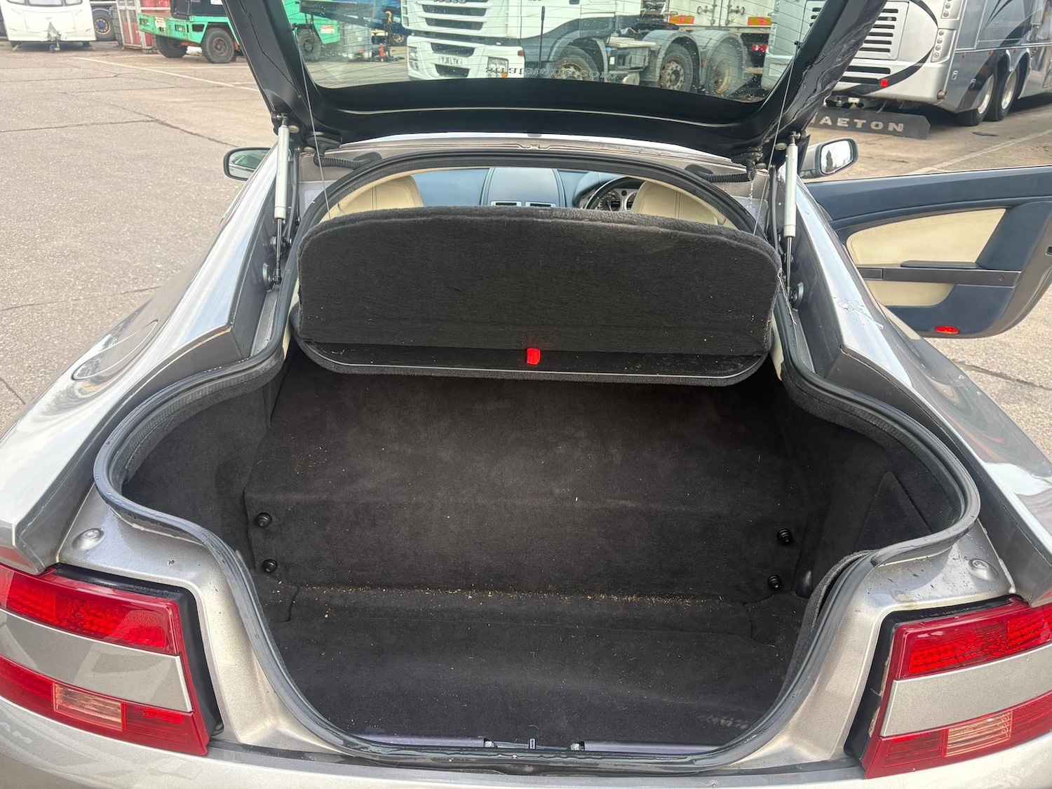 Used Aston Martin Vantage 2006 for sale - 77932450: Photo 11