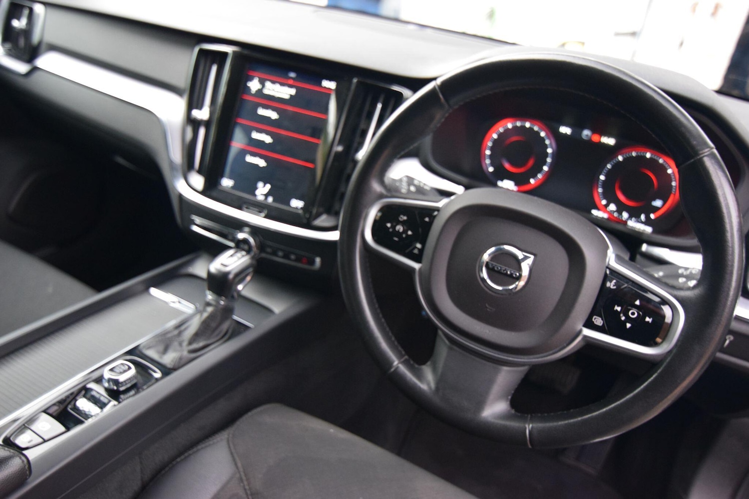 Used Volvo V60 2018 for sale - 76786740: Photo 11