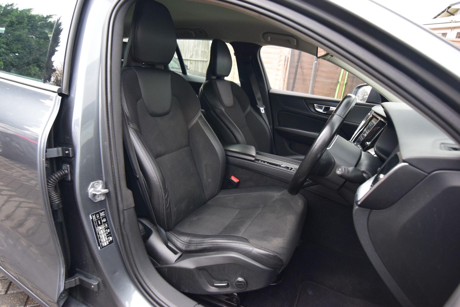 Used Volvo V60 2018 for sale - 76786740: Photo 14