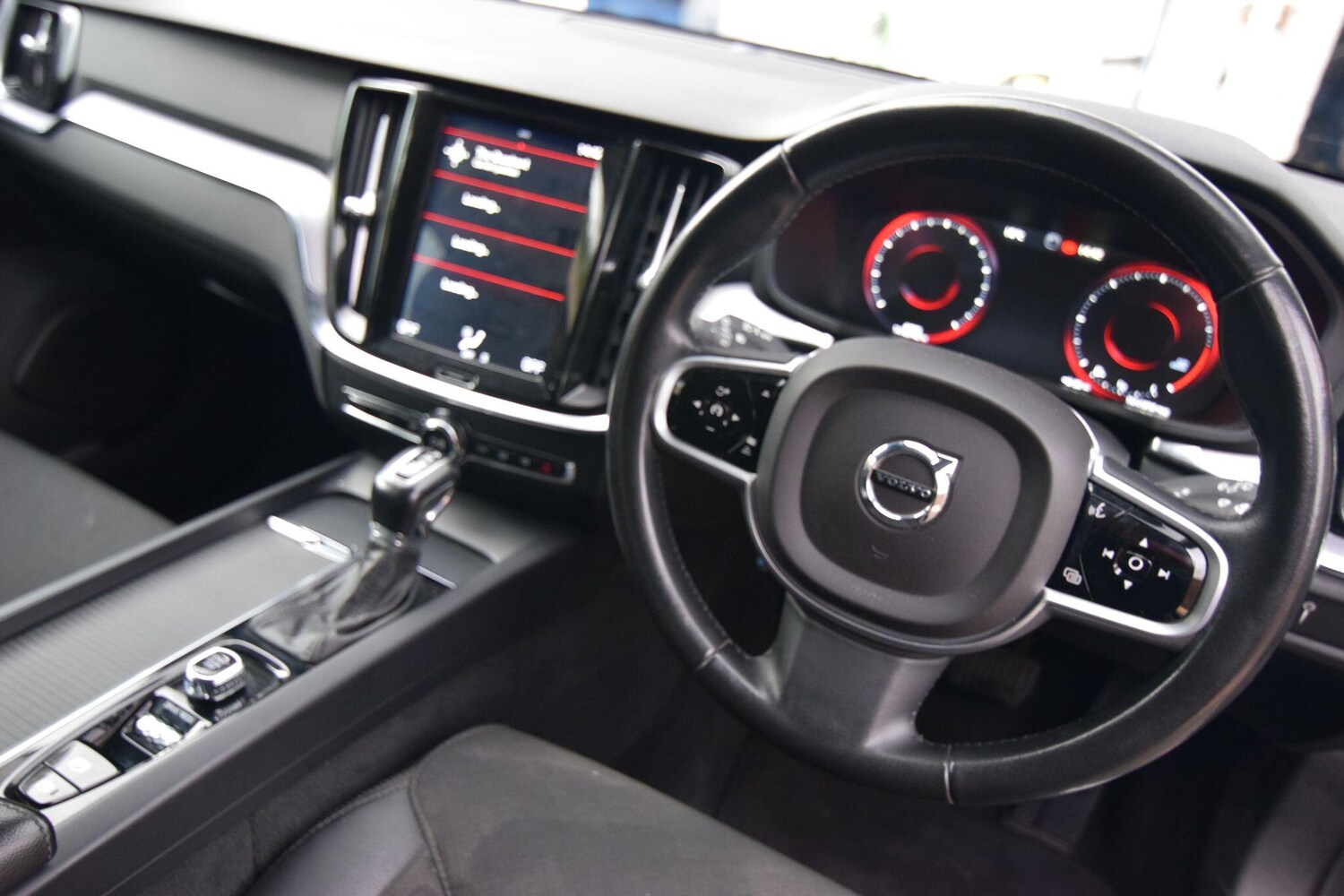 Used Volvo V60 2018 for sale - 76722507: Photo 25