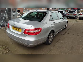 Used Mercedes-Benz E Class 2011 for sale - 76975395: Photo