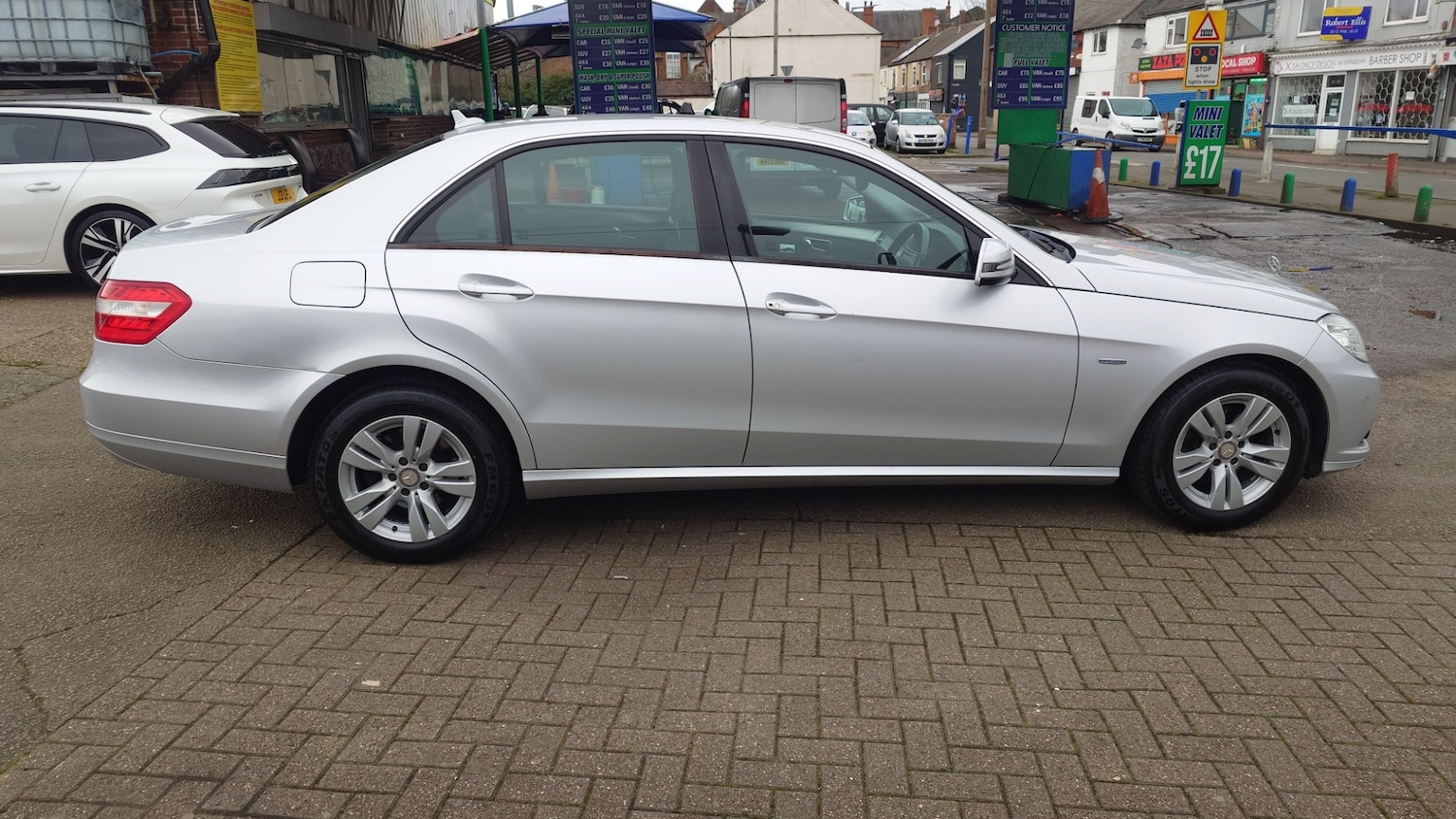 Used Mercedes-Benz E Class 2011 for sale - 76975395: Photo 8