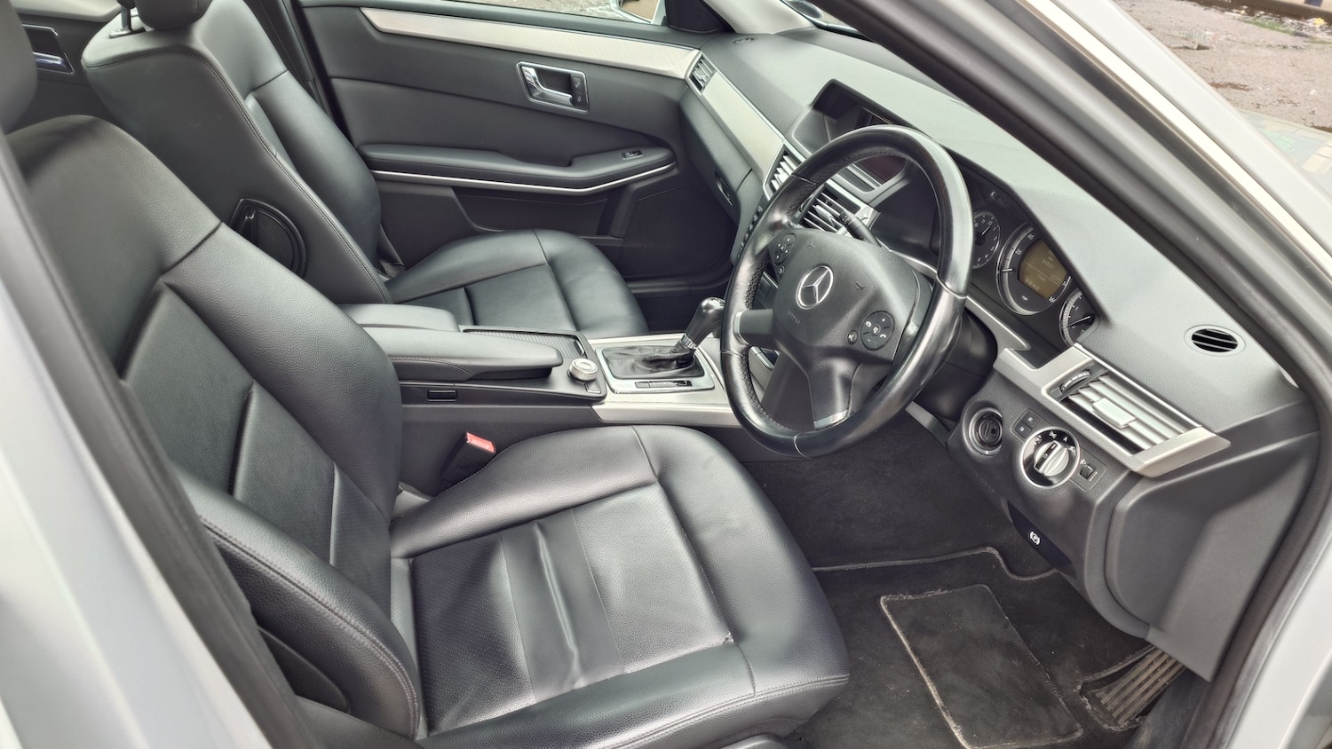 Used Mercedes-Benz E Class 2011 for sale - 76975395: Photo 9