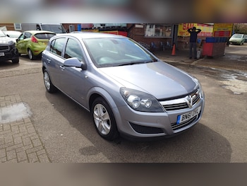 Used Vauxhall Astra 2011 for sale - 75920500: Photo