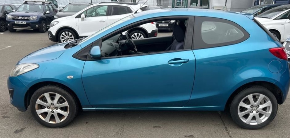 Used Mazda Mazda2 2011 for sale - 77760533: Photo 2