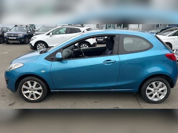 Used Mazda Mazda2 2011 for sale - 77760533: Photo