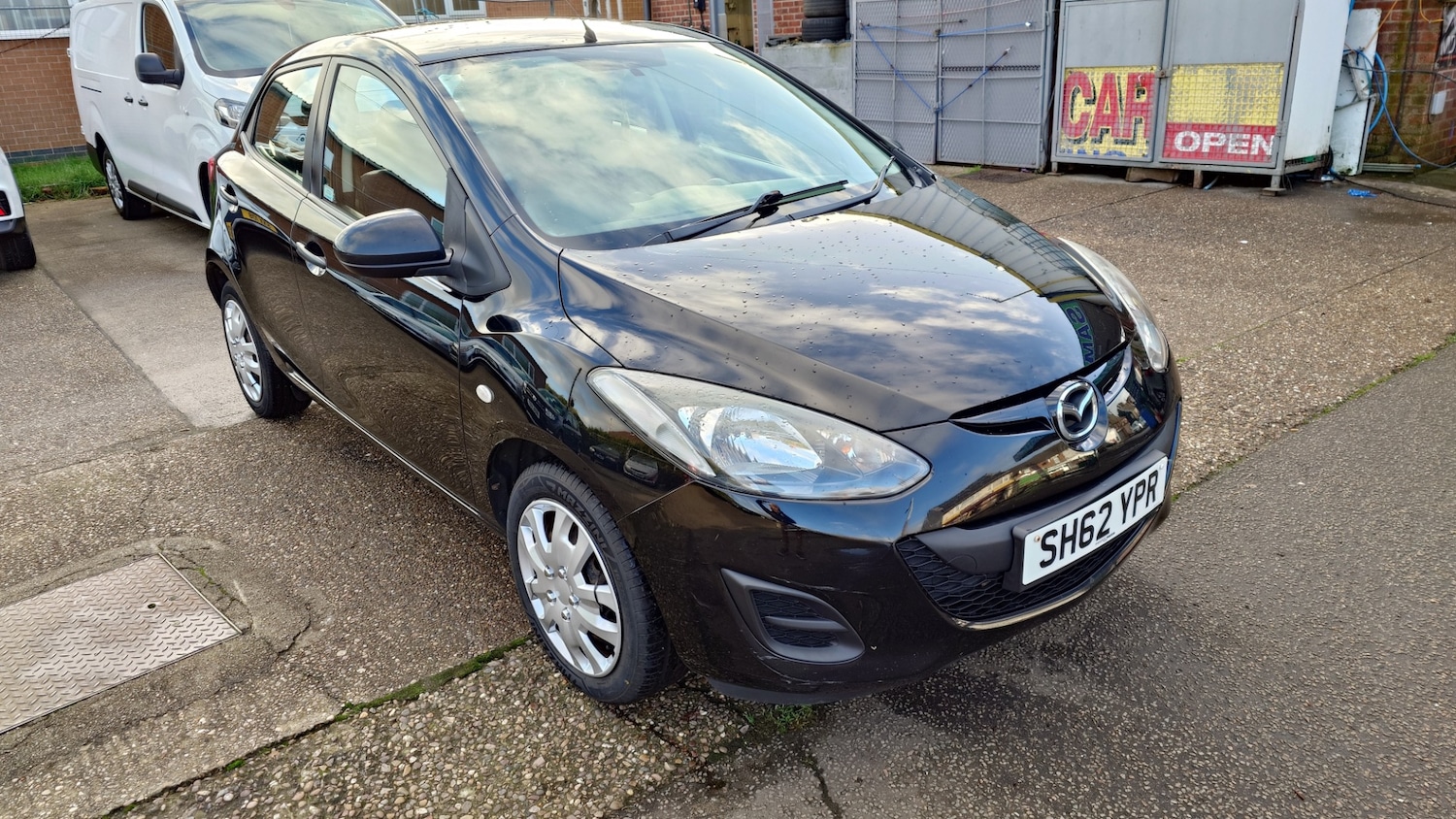 Used Mazda Mazda2 2012 for sale - 76975397: Photo 2