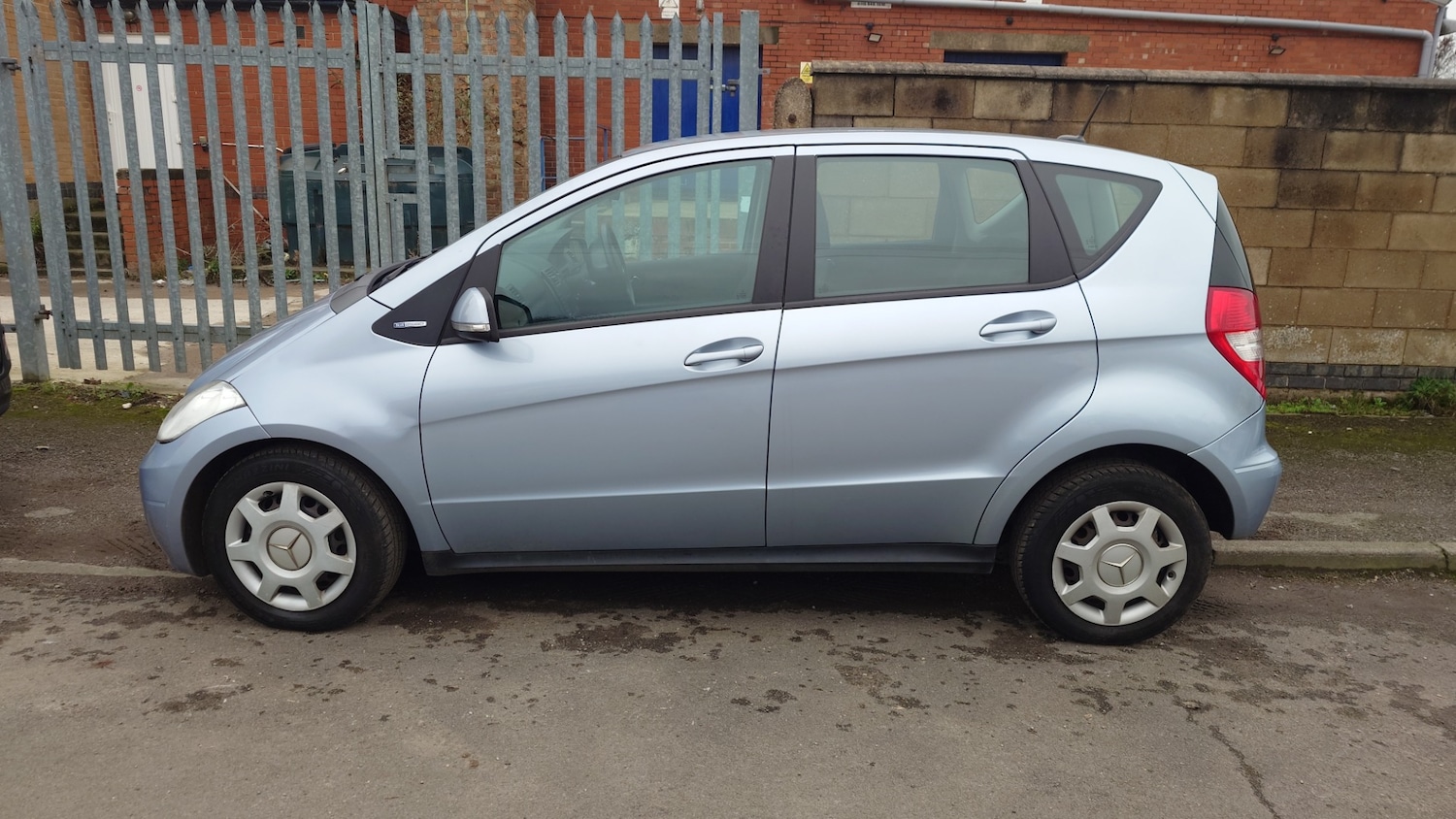 Used Mercedes-Benz A-Class 2010 for sale - 77107760: Photo 2