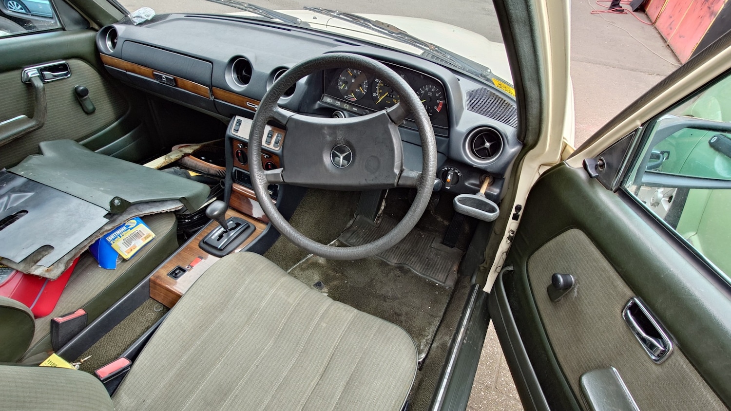 Used Mercedes-Benz 200 1983 for sale - 76063859: Photo 17