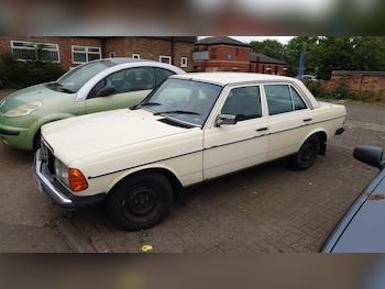 Used Mercedes-Benz 200 1983 for sale - 76063859: Photo