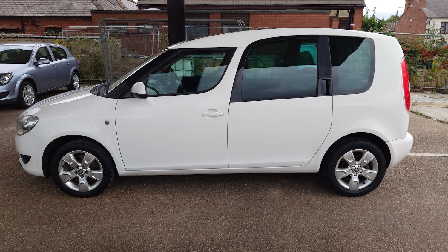 Used Skoda Roomster 2013 for sale - 76968542: Photo 4