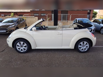 Used Volkswagen Beetle 2010 for sale - 79208829: Photo