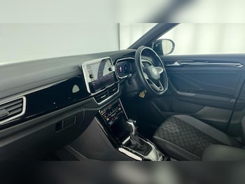 Used Volkswagen T-Roc 2024 for sale - 76244846: Photo