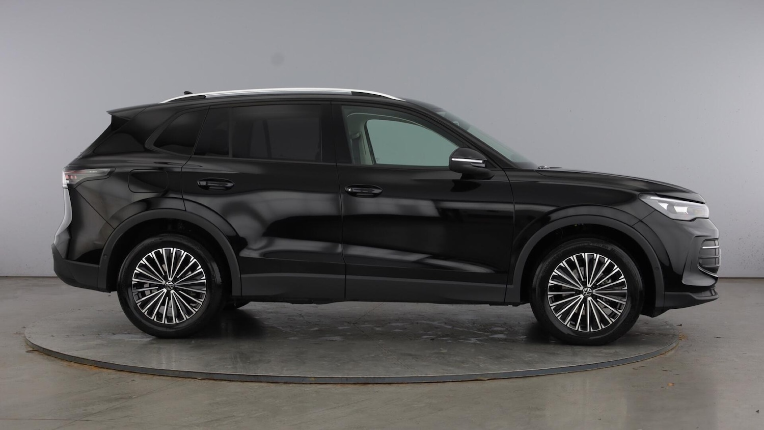 Used Volkswagen Tiguan 2025 for sale - 77603030: Photo 4