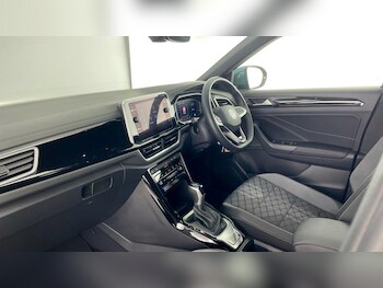 Used Volkswagen T-Roc 2024 for sale - 75475225: Photo
