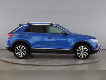 Used Volkswagen T-Roc 2023 for sale - 77515502: Photo