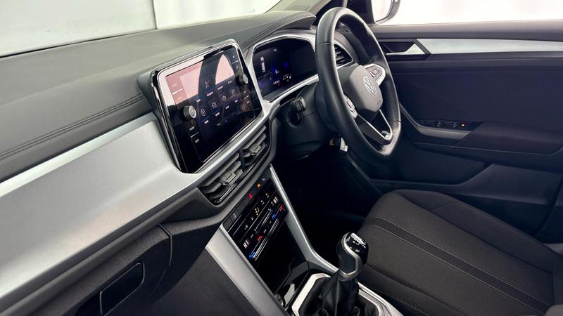 Used Volkswagen T-Roc 2023 for sale - 76908637: Photo 2