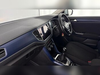 Used Volkswagen T-Roc 2021 for sale - 77270911: Photo