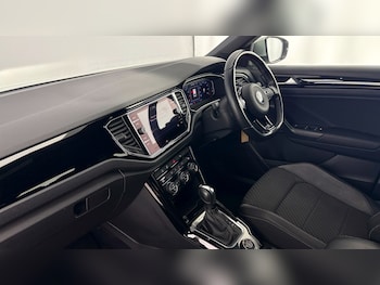 Used Volkswagen T-Roc 2021 for sale - 78340595: Photo