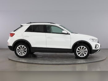 Used Volkswagen T-Roc 2024 for sale - 77138246: Photo