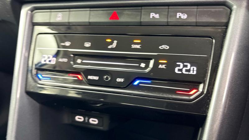 Used Volkswagen T-Roc 2023 for sale - 77161122: Photo 25