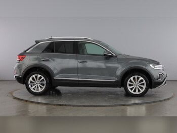 Used Volkswagen T-Roc 2022 for sale - 77602918: Photo