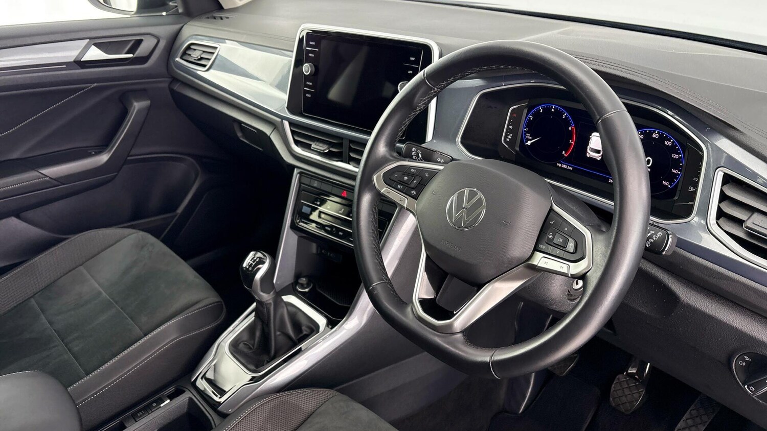 Used Volkswagen T-Roc 2022 for sale - 77602918: Photo 6