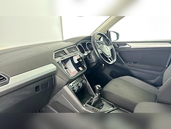 Used Volkswagen Tiguan 2017 for sale - 77020134: Photo