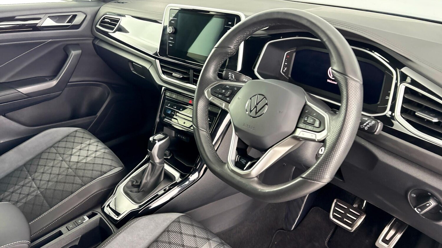 Used Volkswagen T-Roc 2025 for sale - 77602931: Photo 6