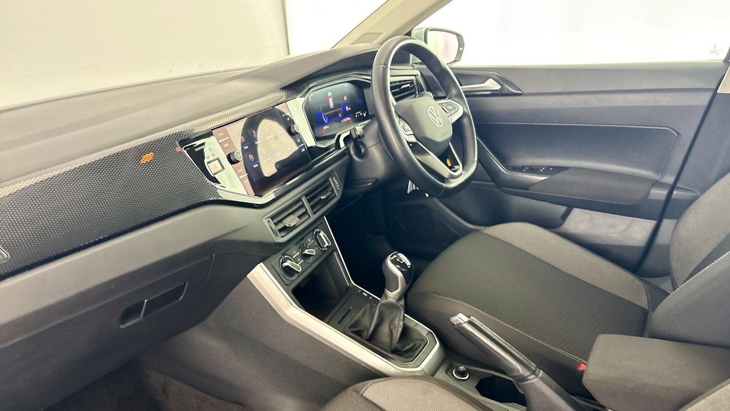 Used Volkswagen Polo 2024 for sale - 77504933: Photo 2