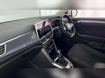 Used Volkswagen T-Roc 2023 for sale - 76146602: Photo
