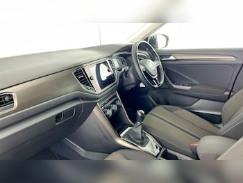 Used Volkswagen T-Roc 2018 for sale - 76476809: Photo