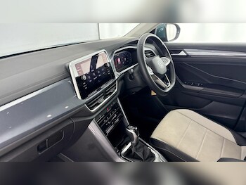 Used Volkswagen T-Roc 2024 for sale - 78300680: Photo