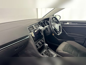 Used Volkswagen Golf 2019 for sale - 79489140: Photo