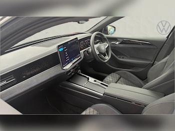 Used Volkswagen Passat 2025 for sale - 77708323: Photo