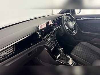 Used Volkswagen T-Roc 2024 for sale - 78055359: Photo