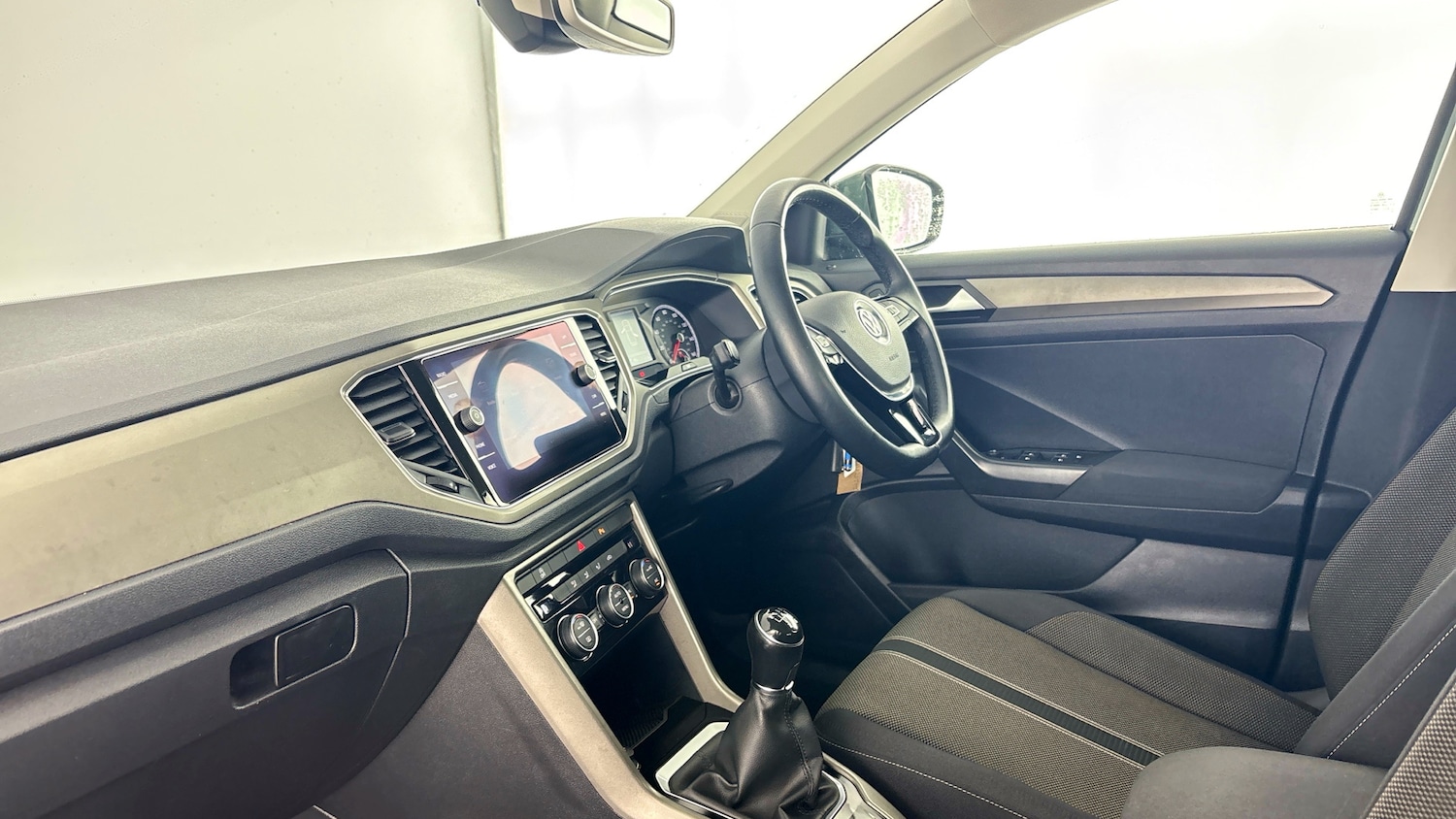 Used Volkswagen T-Roc 2020 for sale - 77602856: Photo 2