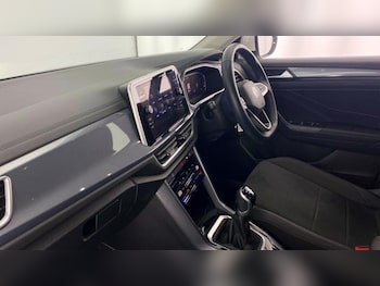 Used Volkswagen T-Roc 2022 for sale - 76588331: Photo