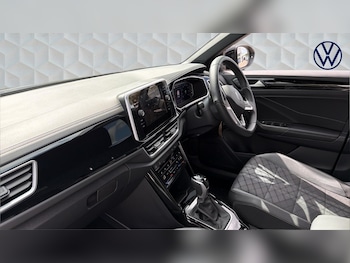 Used Volkswagen T-Roc 2025 for sale - 79074011: Photo