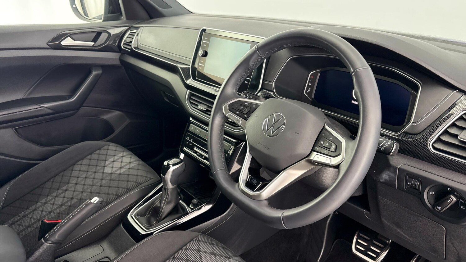 Used Volkswagen T-Cross 2025 for sale - 77602858: Photo 6