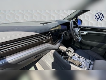 Used Volkswagen Touareg 2025 for sale - 75137656: Photo